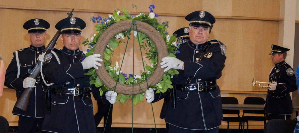 Members+of+the+Bend+Police+honor+Guard+present+the+colors+at+Central+Oregon+Community+Colleges+annual+police+week+Memorial+service.+%7C+Photo+by+Eugene+Helmbrecht