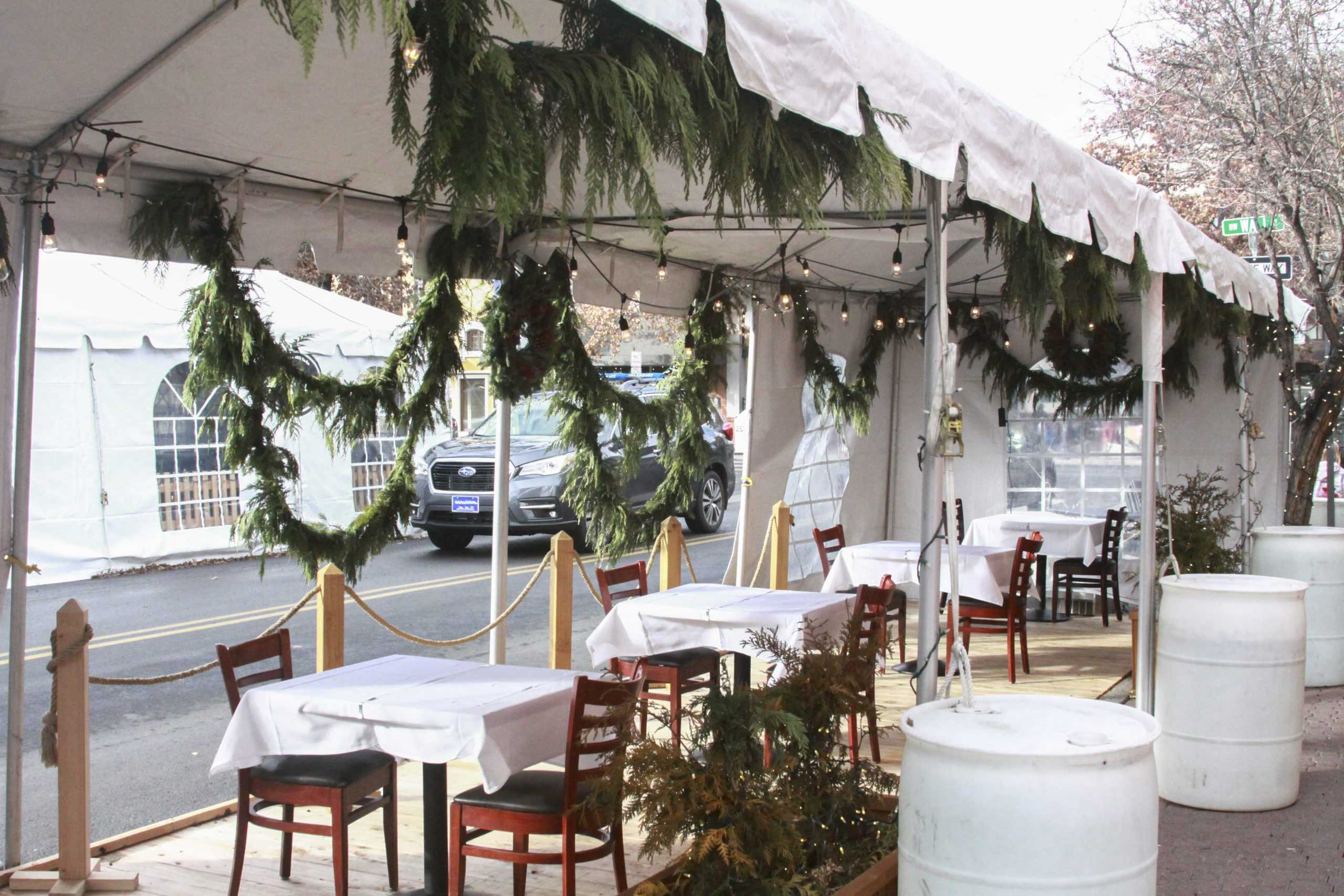 Outdoor dining in a winter wonderland – Photo Gallery